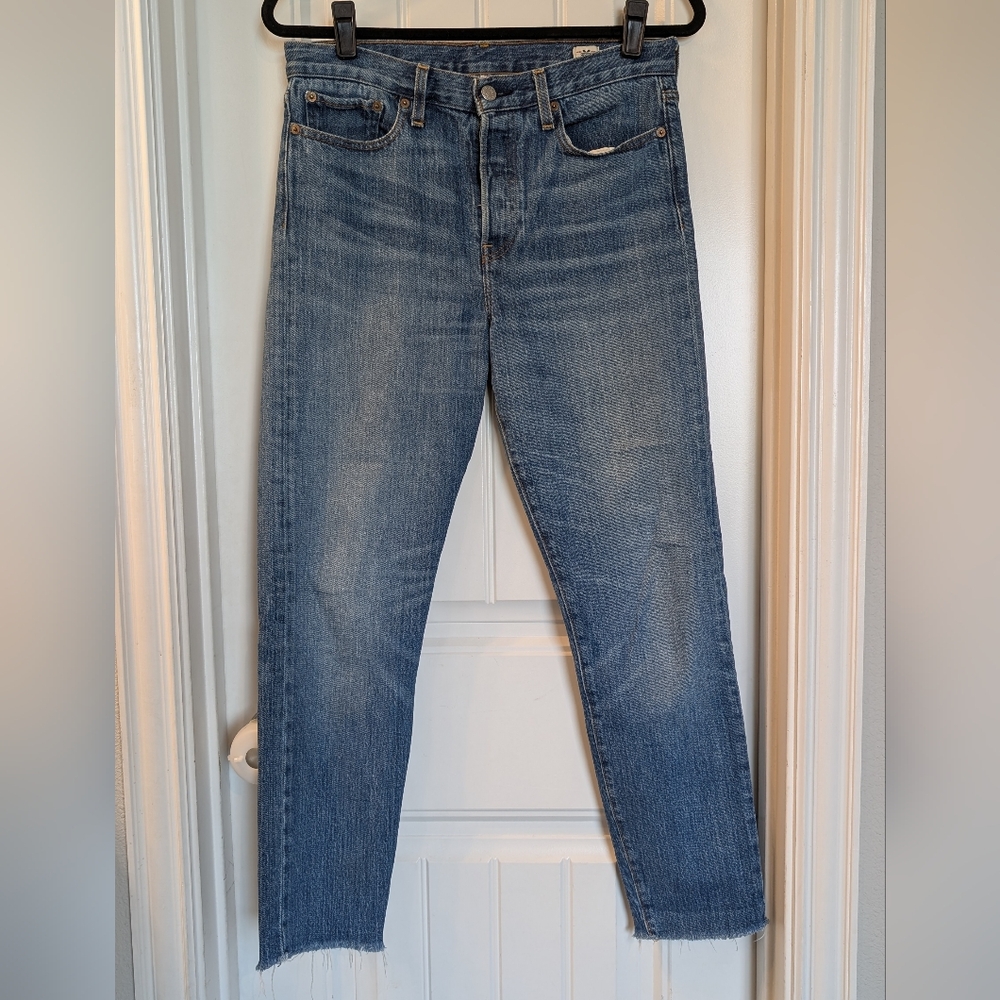 Levis Classic Straight-Leg Blue Jeans 29